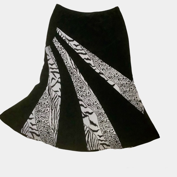 NUEVA BLAK AND WHITE ELASTIC SKIRT/ Size 8 - Picture 1 of 9